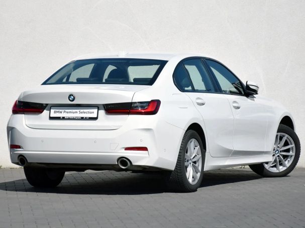 BMW 320i Advantage 135 kW image number 4