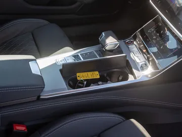 Car image 27