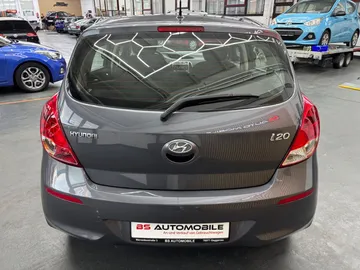 Car image 5