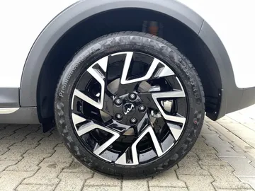 Car image 28