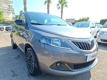 Car image 4