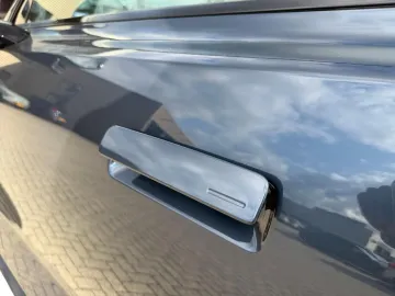 Car image 34