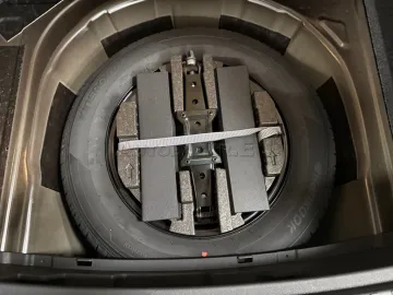 Car image 35