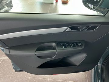 Car image 32
