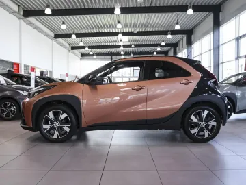 Car image 5