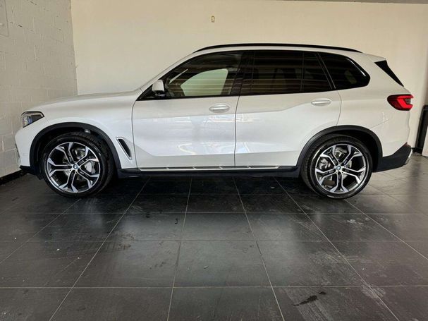 BMW X5 xDrive30d xLine 195 kW image number 4