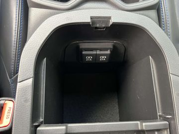 Car image 32