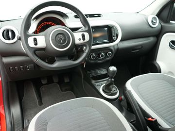 Car image 30