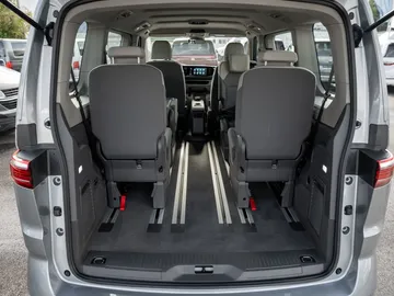 Car image 28