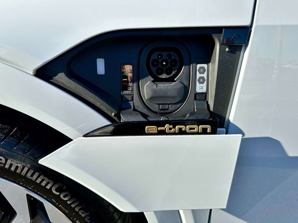 Audi e-tron 50 quattro S-line 230 kW image number 4