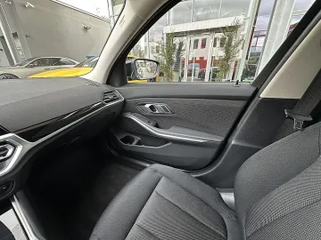 Car image 34