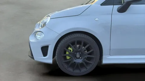 Car image 18