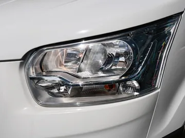 Car image 28