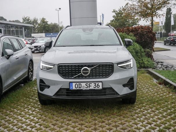 Volvo XC40 Plus Dark 145 kW image number 2