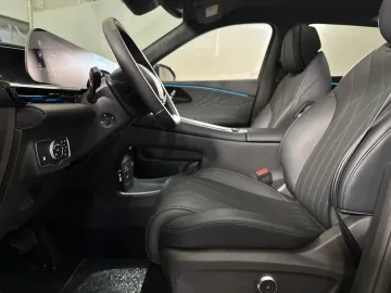 Car image 27