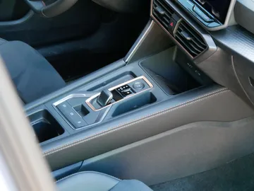 Car image 32