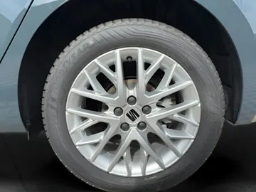 Car image 11