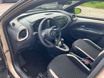 Car image 14