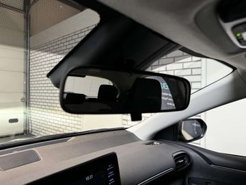 Car image 32