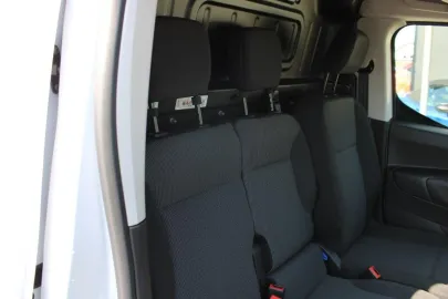 Car image 38