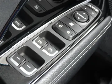 Car image 34