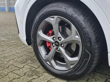 Car image 35