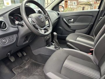 Car image 9