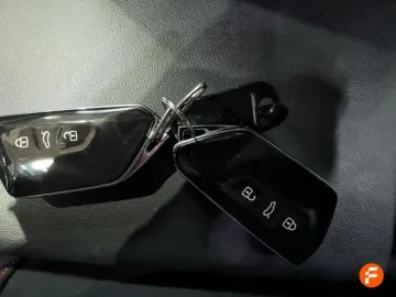 Car image 32