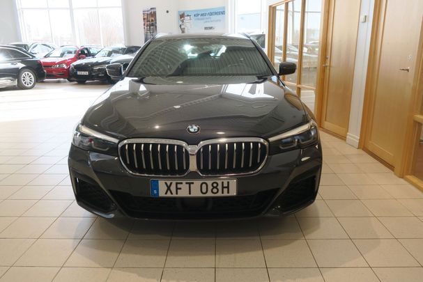 BMW 530d Touring xDrive 210 kW image number 2