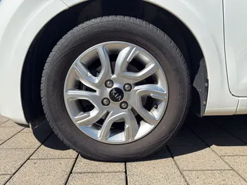 Car image 26