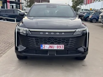 Car image 3