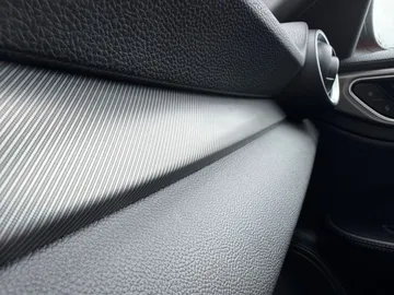 Car image 40