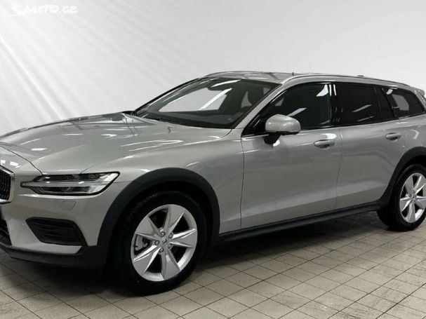 Volvo V60 Cross Country AWD B4 145 kW image number 1