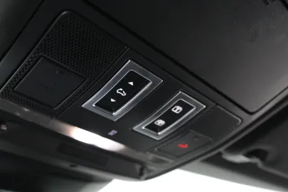 Car image 43
