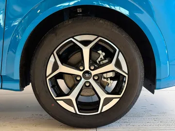 Car image 25