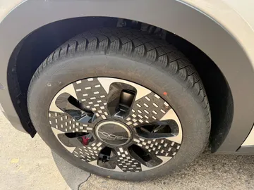 Car image 24