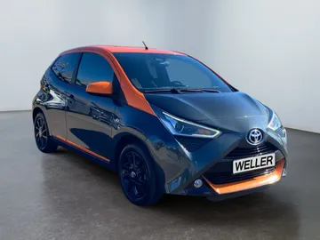 Car image 2