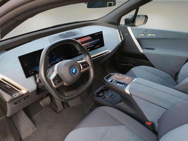 BMW iX xDrive40 240 kW image number 13