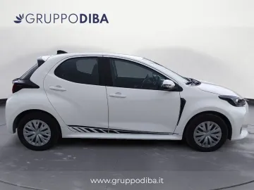 Car image 4