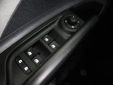 Car image 35
