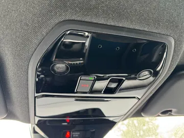 Car image 33