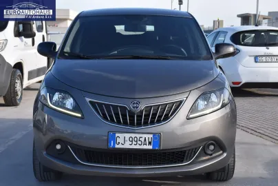 Car image 3