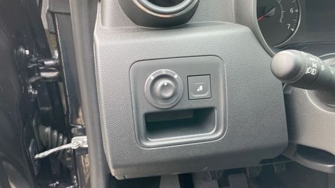 Car image 33