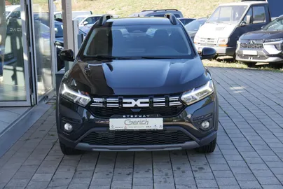 Car image 18