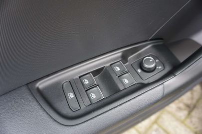 Car image 33