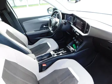 Car image 17