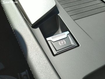 Car image 37