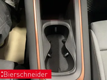 Car image 32
