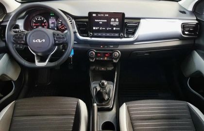 Car image 14