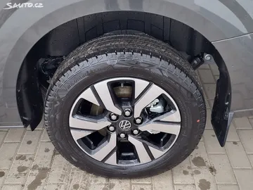 Car image 26